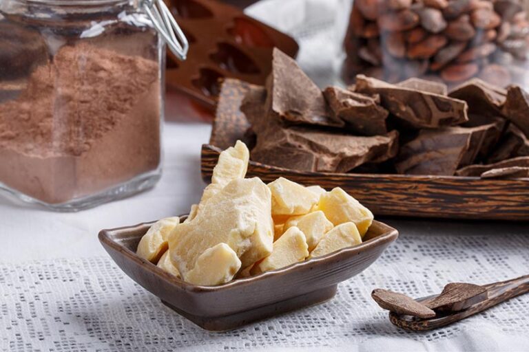 Natural cocoa liquor / cocoa mass